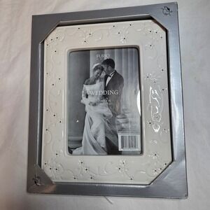 NEW in Box Vintage Furio Home Picture Frame 5x7 White porcelain Floral Table Top